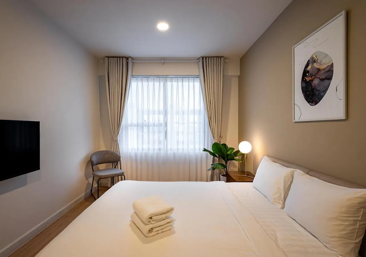Luxury Modern, D1, 3 King Brs+2Wc, 300M Bui Vien Apartment Ho Chi Minh City